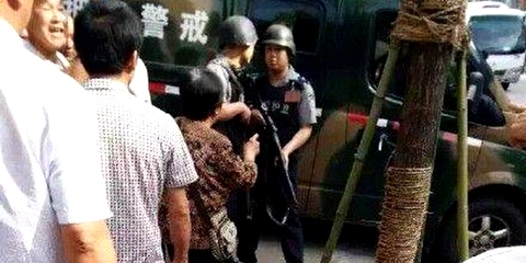 湖南一银行押运人员开枪伤人