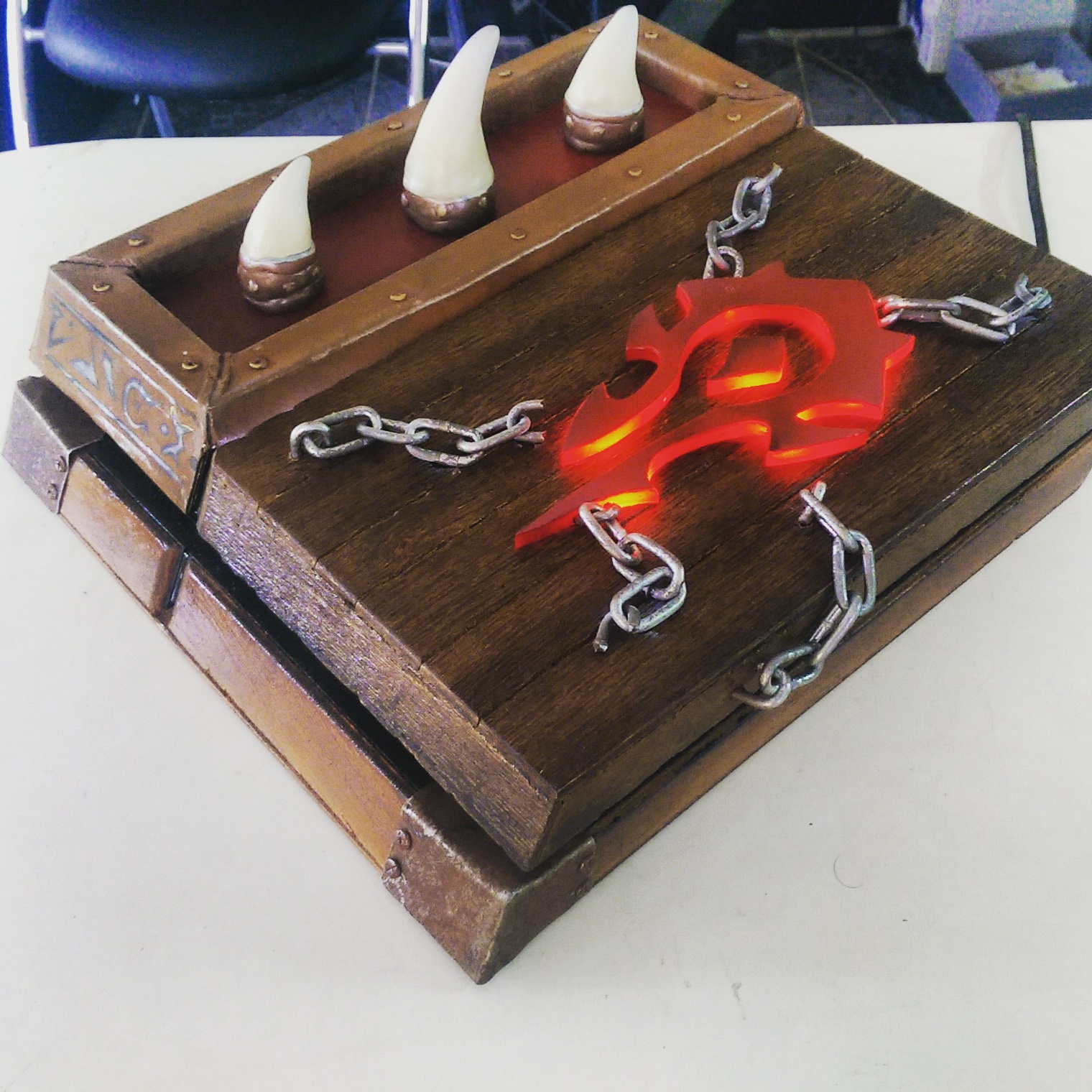 部落风格的PS4主机