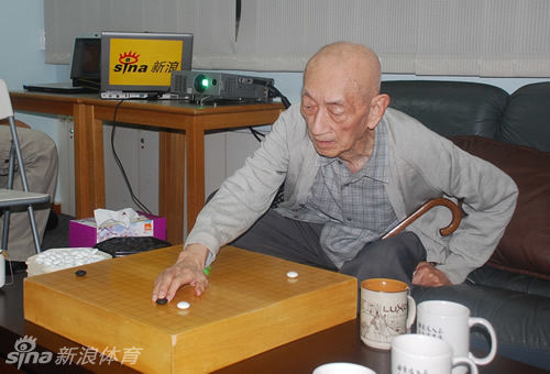 新浪体育评:吴清源超脱生死 毕生献给棋道