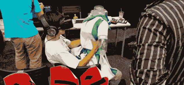 虚拟现实“18禁”游戏愈发逼真 已经能和充气娃娃XXOO！