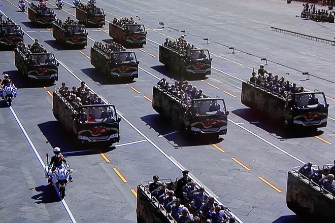 天上飞 地下跑 盘点那些阅兵的事儿