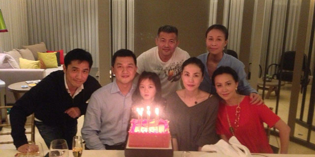 李嫣自拍爆妈妈王菲不老秘密