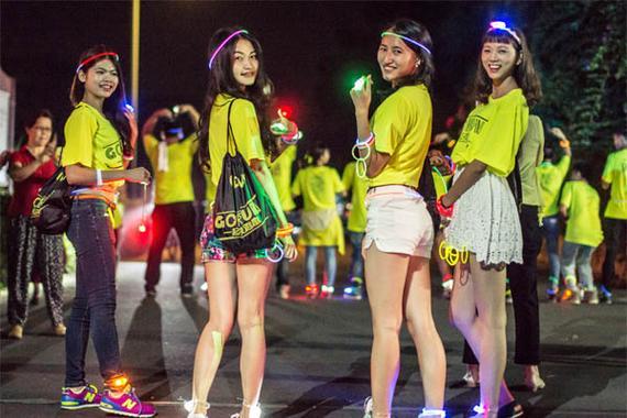 男跑友约跑动手动脚 女跑友被摸臀摸哭了