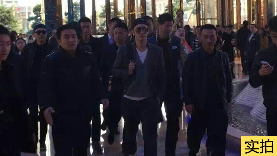 有网友发布了一组晨朗集团董事长之子陈栋,儿媳姚婷婷在南通海安洗篌