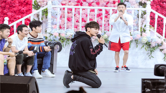 《快本》张一山变表情包