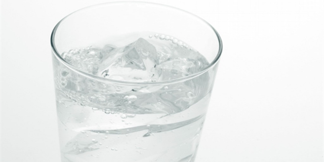 喝碱性水更健康？这个朋友圈刷屏的实验到底说明了啥？