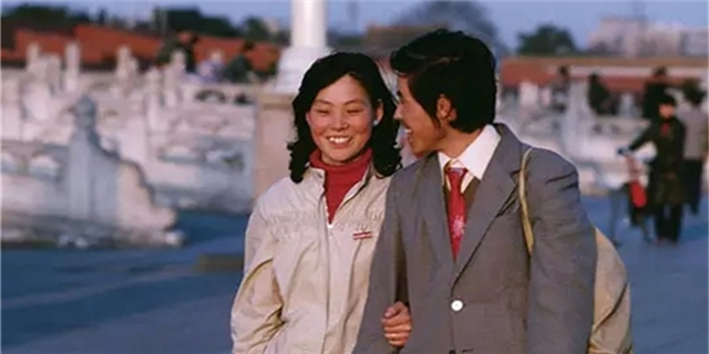 无意中发现的彩色胶片，珍藏了1980年的中国