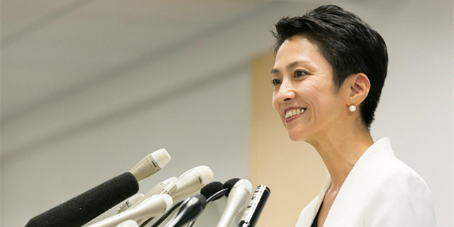 她是华裔爱川菜、她拍性感写真，她再进一步就是日本首相