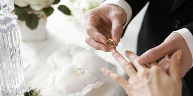 美媒关注中国人不愿结婚：学历收入双高 失去结婚动力