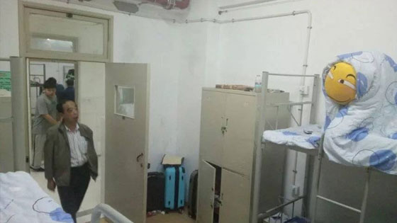 男生魔性表情调戏宿管