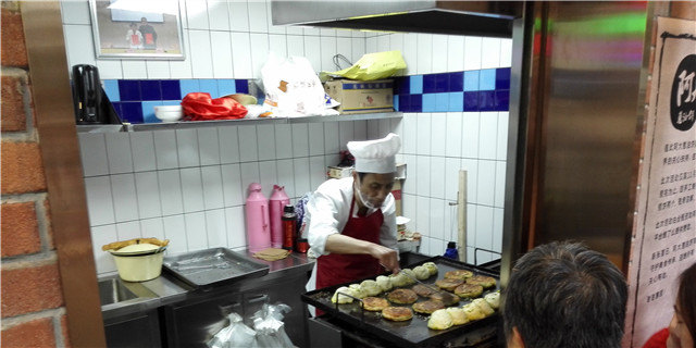 上海“网红葱油饼”又回来啦