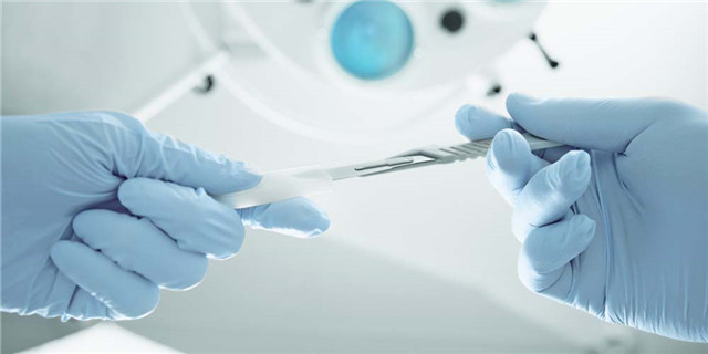 “纱布门”背后的职业悲剧