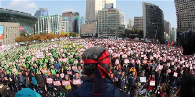 韩国现数十万人“反朴”游行