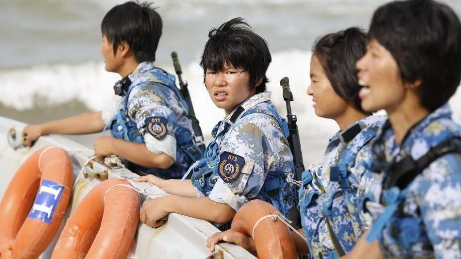 该女特战队员是武警总队的女上尉——杨琳