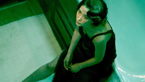 李冰冰恋情曝光!与男友同游当街亲吻被摸臀