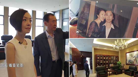 王健林办公桌前摆王思聪照片