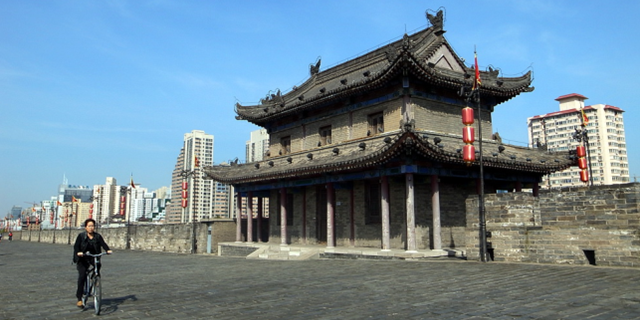 西安“烟头革命”争议中推进