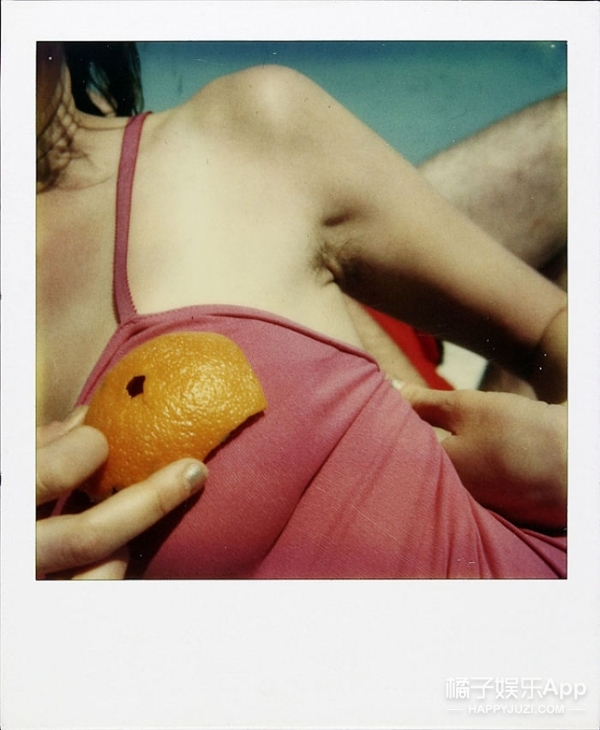 1980年5月6日，小哥不仅拍自己也拍那些在一起的好朋友