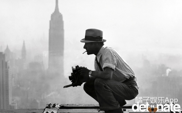 18、69楼的摄影师.这位摄影师的名字是Charles Ebbets，1932年，在这张照片拍摄之后，他把在他所处的69楼的能看到的景象拍了下来，之后就有了著名的摄影作品——“摩天大楼上的午餐”