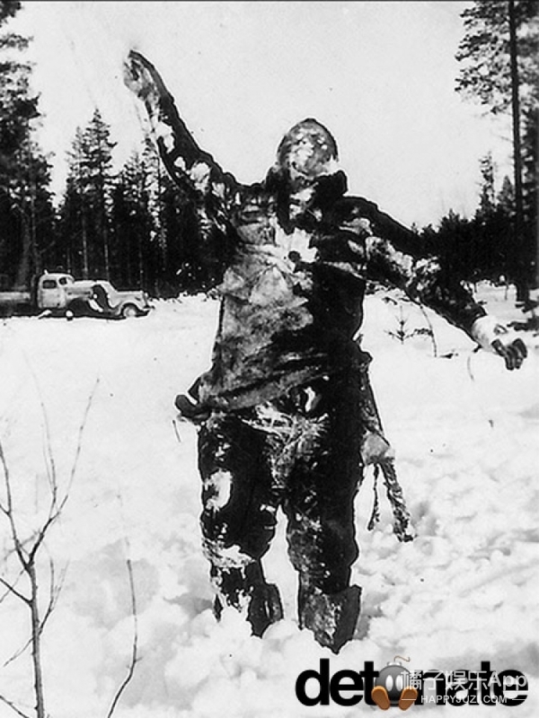 3、冰冻的苏联士兵.芬兰是世界上最寒冷的国家之一。在第二次世界大战期间，芬兰军队面对苏联军队的攻势有些措手不及。于是他们把这个冰冻的苏联士兵的尸体当成了恐吓并瓦解苏联军队士气的工具。