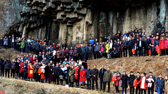 500人的全家福你见过吗？