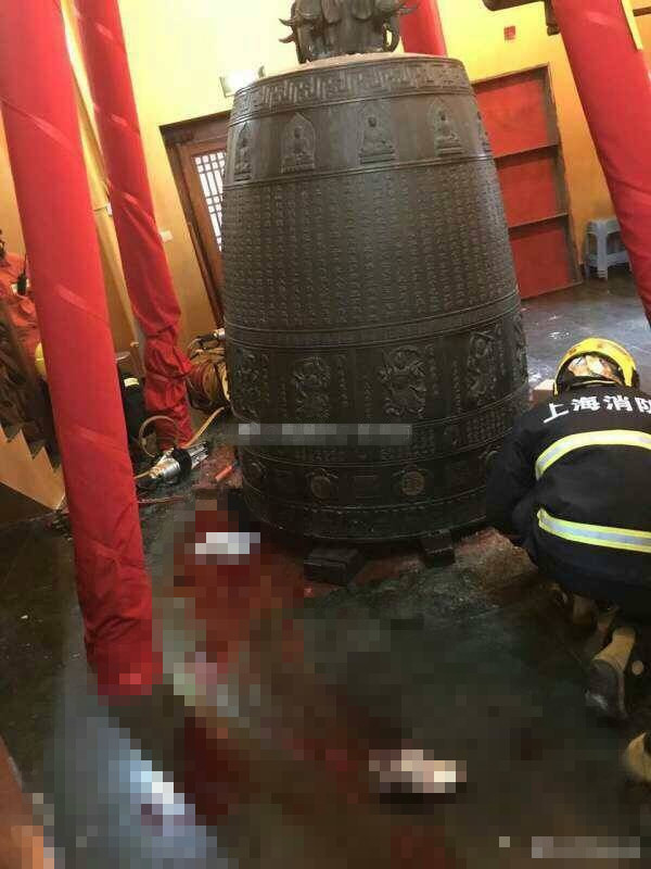 上海静安寺大钟坠落