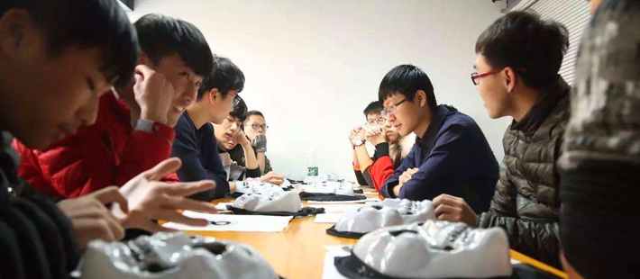 天黑请闭眼 狼人杀成网红手游