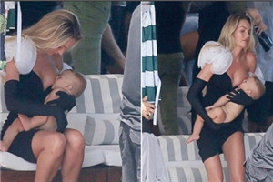 母性的光辉！维密超模拍摄间隙不忘奶娃