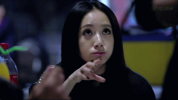 为"黄轩官方影迷会"的微博博主发出长文,质疑黄轩经纪人何苗的专业性