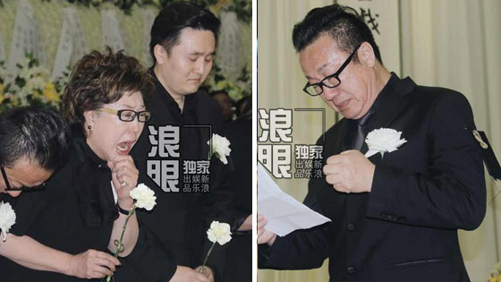 徐玉兰追思会现场众人默哀