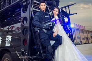 特警婚纱照走柔情风格 网友大呼过瘾  更有战友亲述现场细节