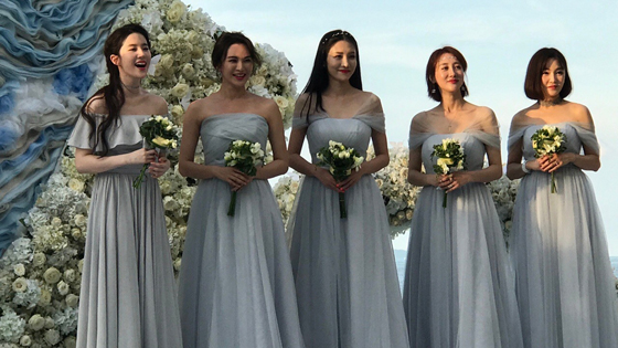 刘亦菲为同学做伴娘仙女范