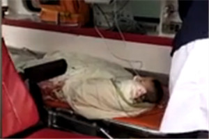 虎毒不食子 妈妈砍断儿子小腿