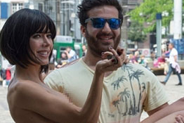 女艺术家街头30秒任意抚摸 宣示女性情欲自主