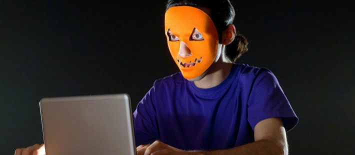 起底职业黑粉:受雇网上骂人