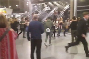 后续：爆炸发生后 演唱会观众匆忙离开