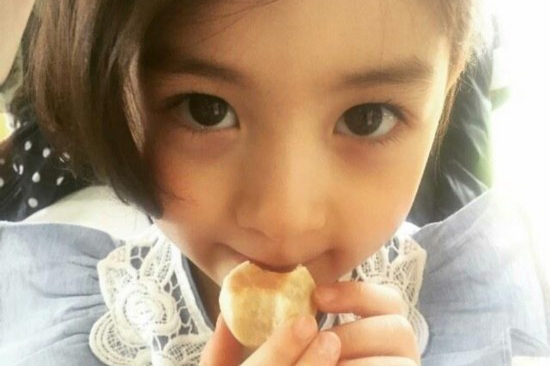 网友声称找到最萌小女孩 直到看到她的姐姐