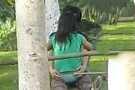 情侣晴天树下亲热遭雷劈身亡 诡异监控曝光