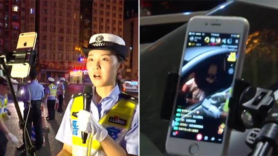 重庆美女交警直播查酒驾 被12万粉丝围观