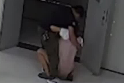 产妇跳楼案医生停职 专家称医院记录有缺漏