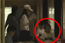 准备移民？网曝马蓉带儿子女儿现身学英语