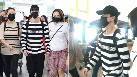 薛之谦风波后首度现身机场 粉丝围一圈保护