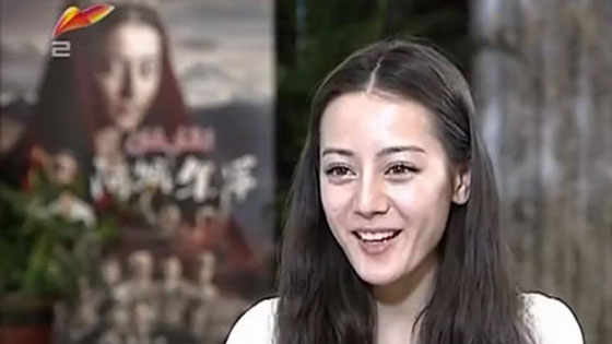 声音甜蜜温柔 迪丽热巴讲维语片段曝光