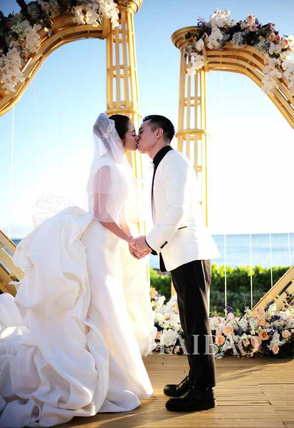 安以轩大婚现场美如画 陈乔恩如愿抢到捧花