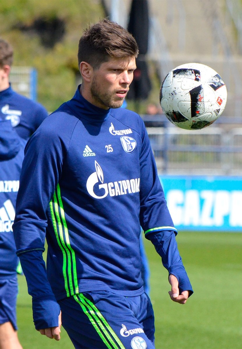 格雷茨卡在头部受伤之后首次训练