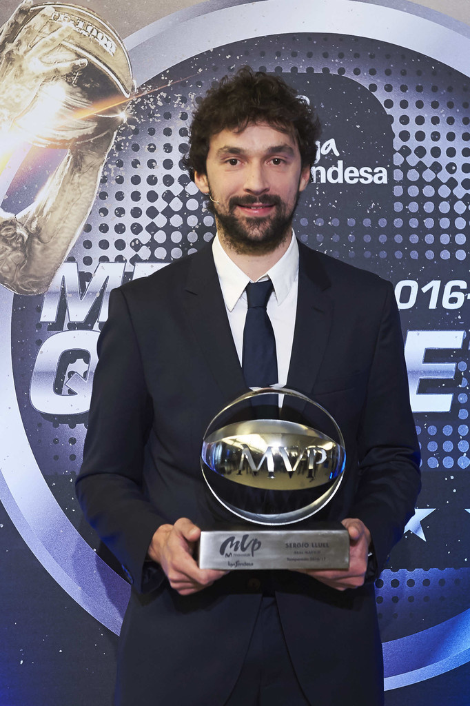 塞尔吉奥·鲁尔获得16-17赛季mvp