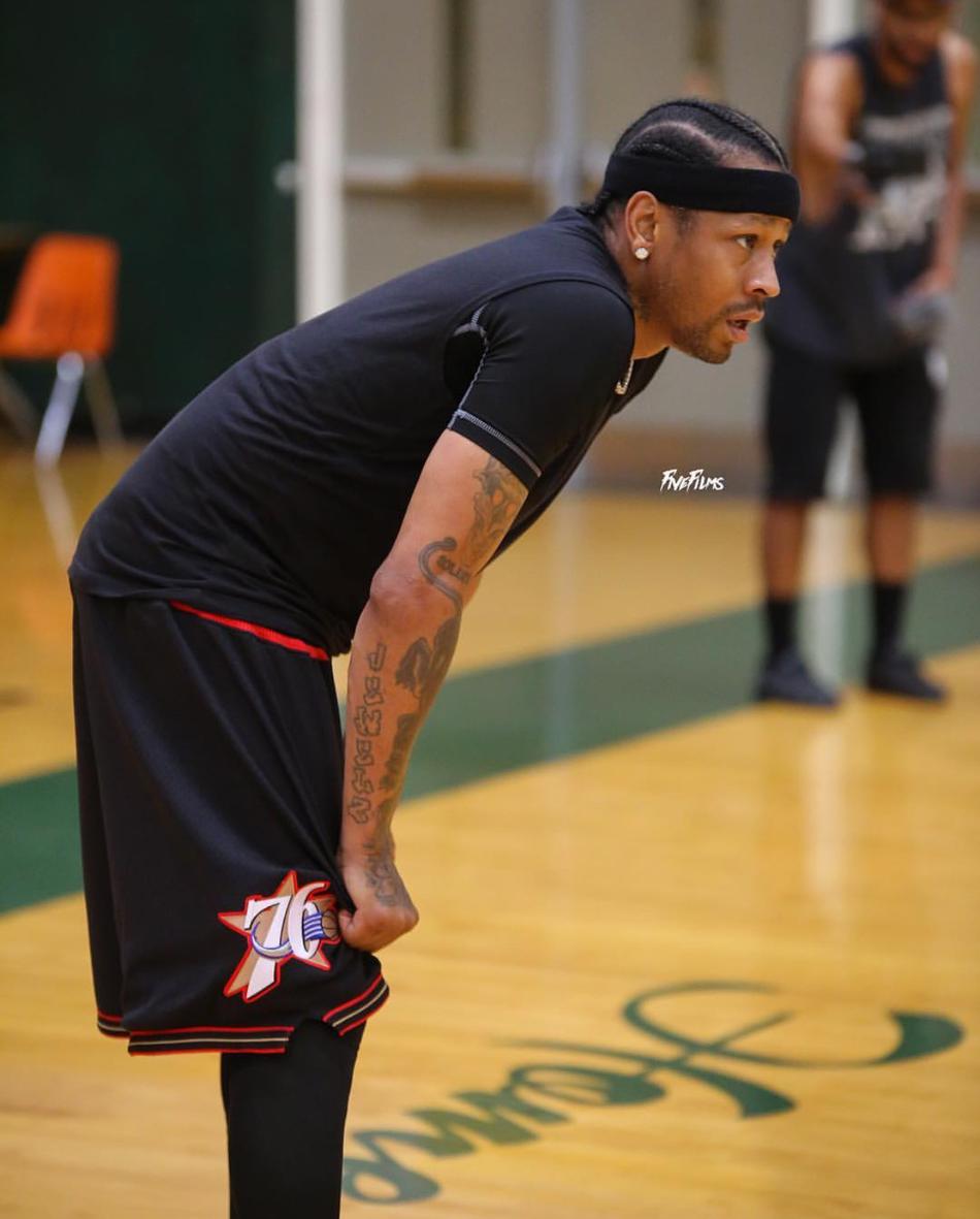 泪奔,艾弗森身穿76人短裤备战big3联赛