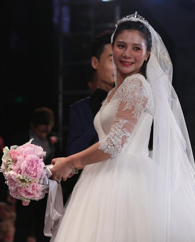 奥运冠军何姿秦凯西安举行婚礼