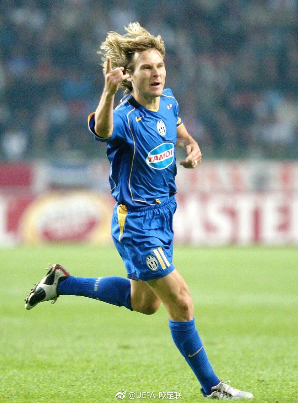 2001年的今天,签下内德维德.