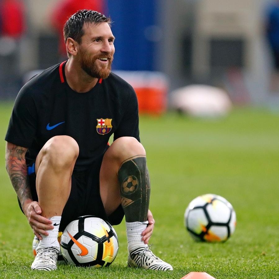 梅西训练照萌态十足